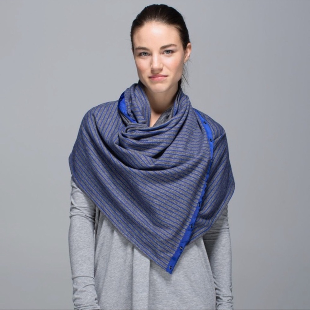 Lululemon Vinyasa Scarf Parallel Stripe Pigment Blue Gray Grey Rulu Wrap